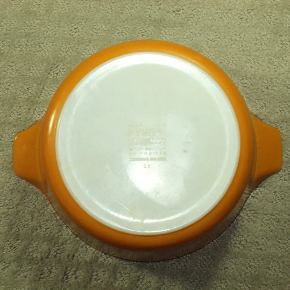 Pyrex Vintage Butterfly Gold #475-B 2.5 Qt Casserole Bowl